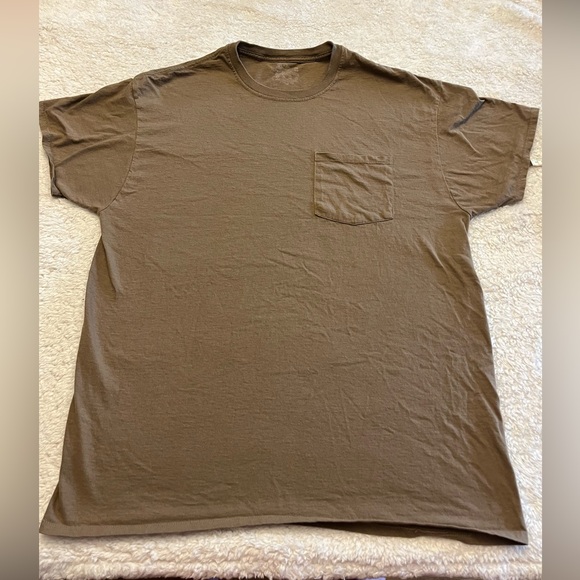 Fruit of the Loom Other - Fruit of the Loom Brown Tshirt